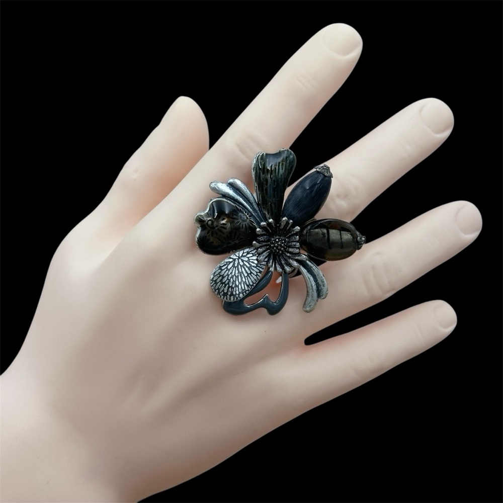 Large Black Silver Tone Flower Cocktail Stretch Ring